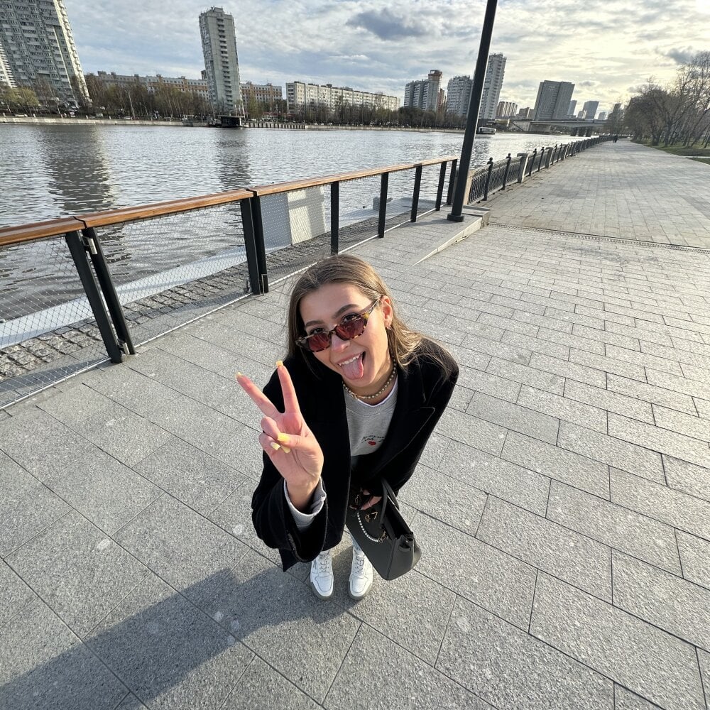 elivecams.com jennatighty livesex profile in small-tits cams