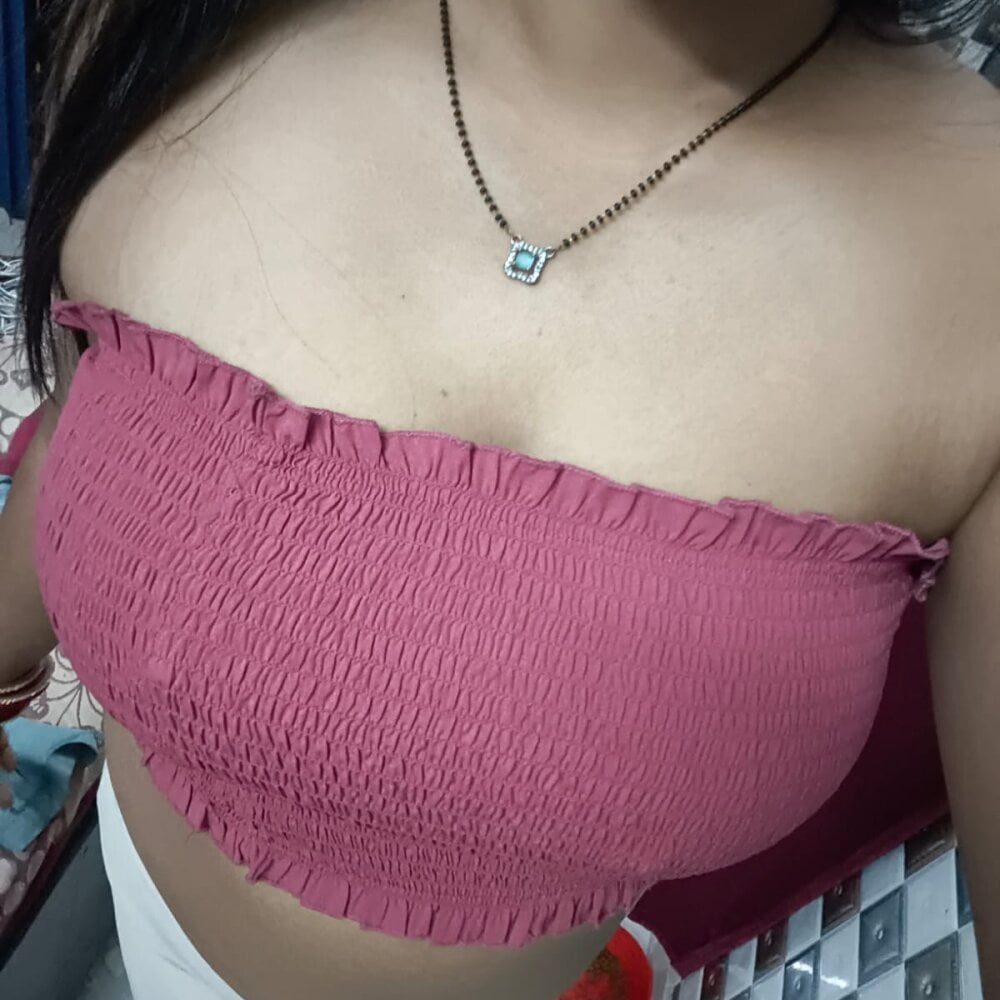 watchgirlcam.com sexypriya2121 livesex profile in in-your-dream-vv cams