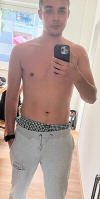 SharkLuigi's webcam live show