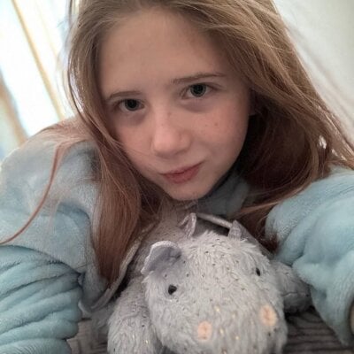 Cute_Adelin private show