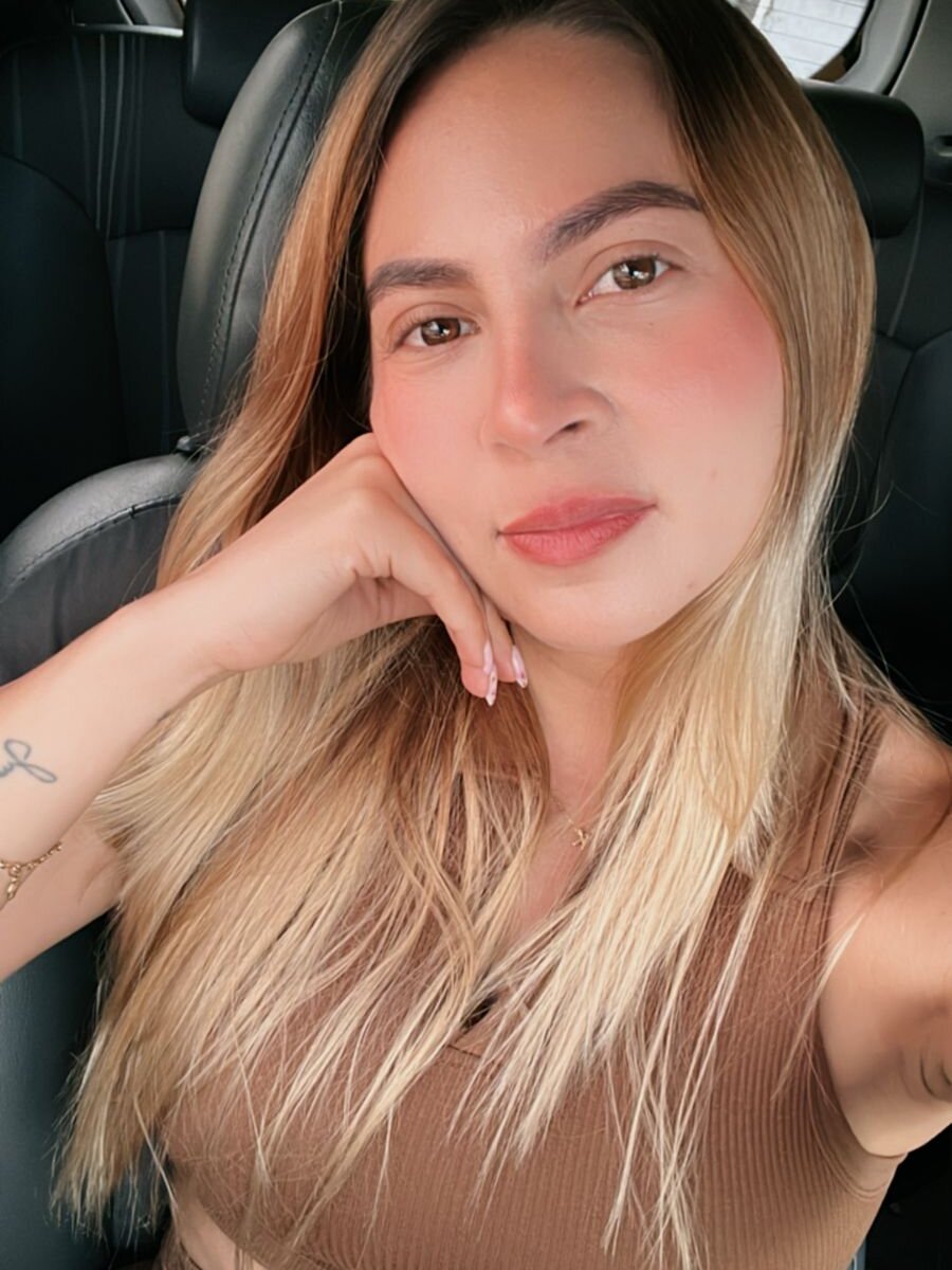 manelyk_17 from stripchat