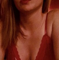 Sexy_RedHead_MILF's Offline Chat Room