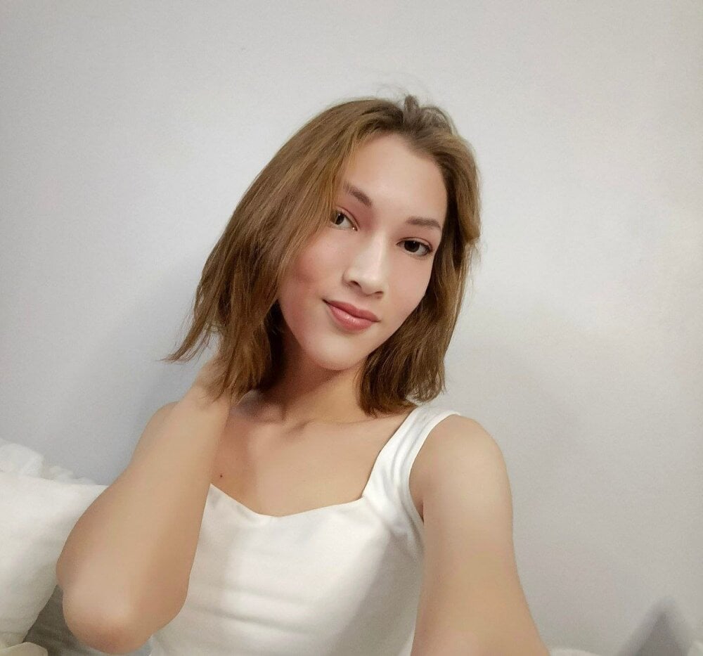 Watch LurlineGrisanti live on cam on StripChat