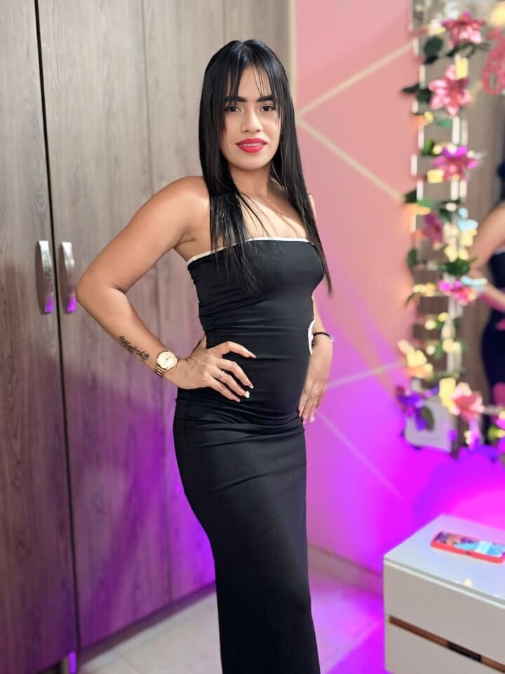 onaircams.com valeriadaniels livesex profile in spanish cams