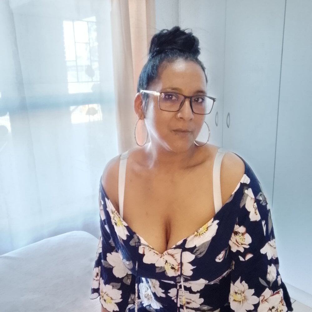 ashleymilf47 from stripchat