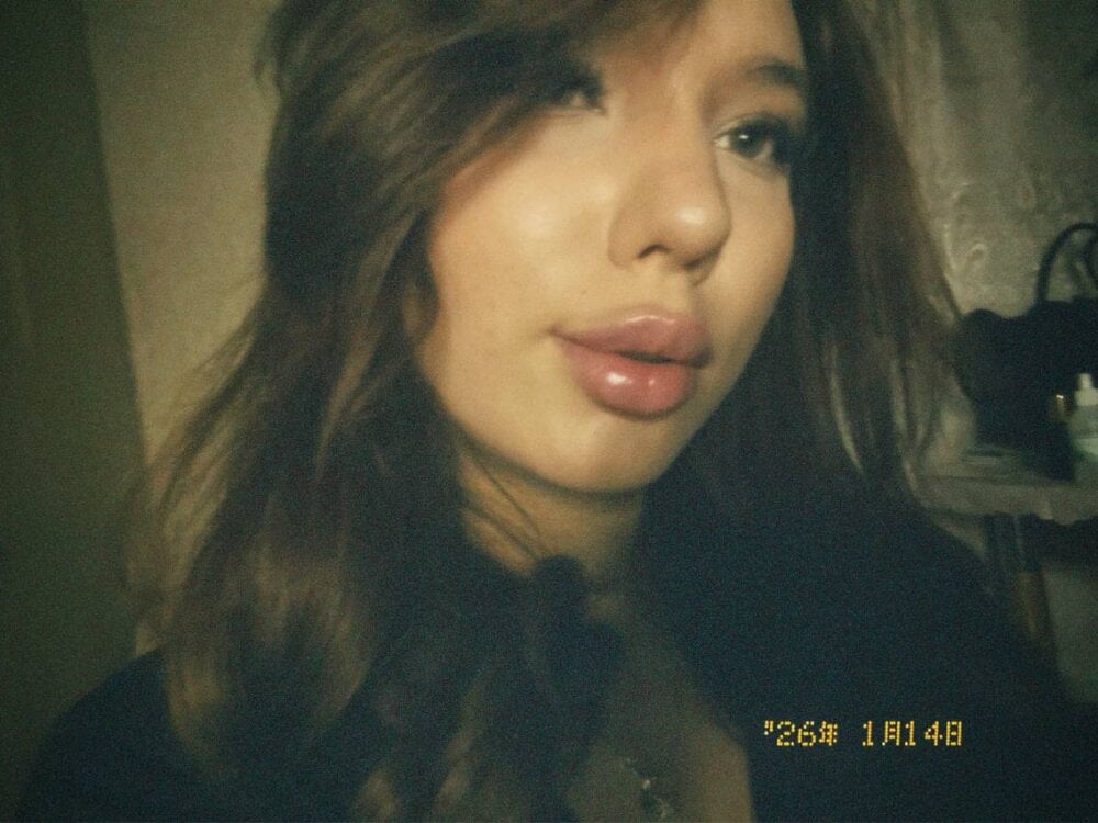 livestrip-joy.com mia_brurherts livesex profile in i-want-to-live-in-your-heart cams