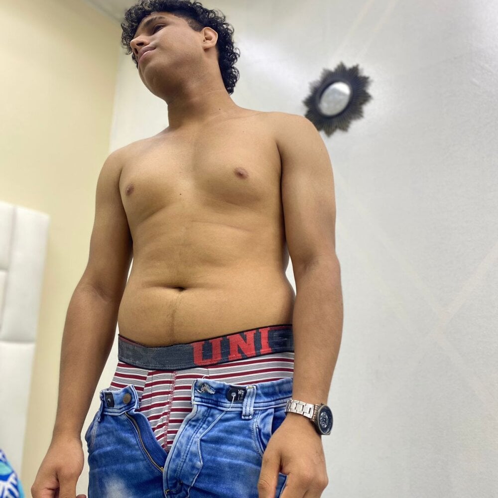 chris_blazee from stripchat
