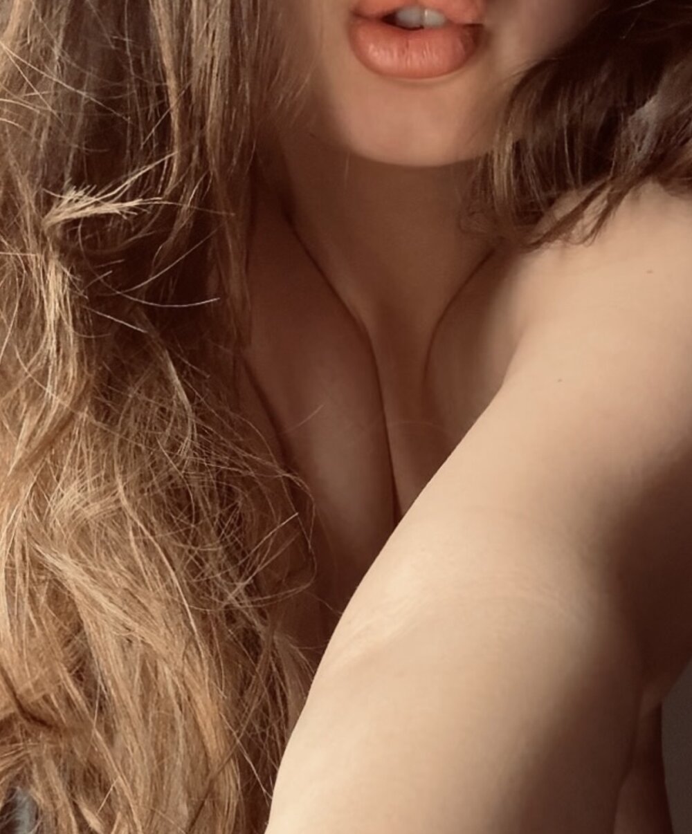 chatnmate.com selenanoirr livesex profile in online-from-8-pm-london cams