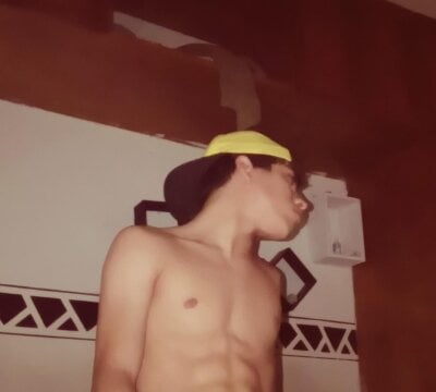 Abraham_star Male Colombian Adult Webcam