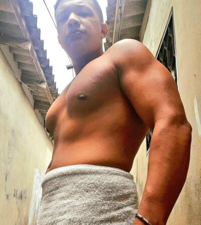 wyatt_slora from stripchat