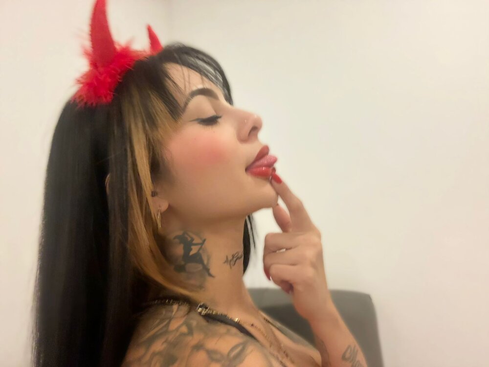 Live sex webcam photo for Afrodita_09 #290216051