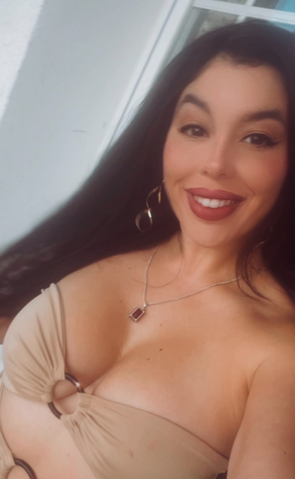morenasexycaliente's Offline Chat Room