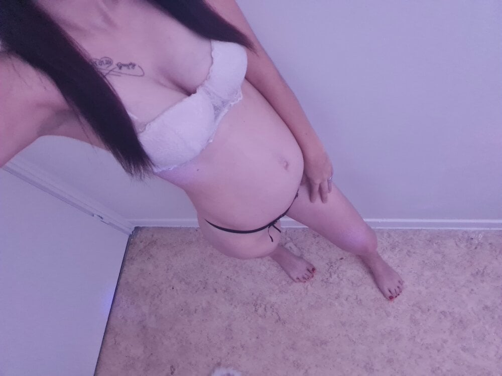 michou02xxx from stripchat