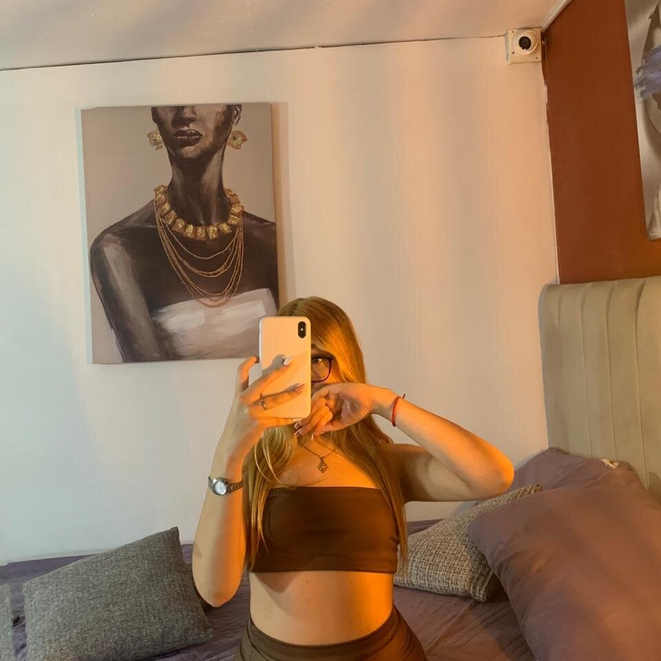 onaircams.com ema_clark1 livesex profile in spanish cams