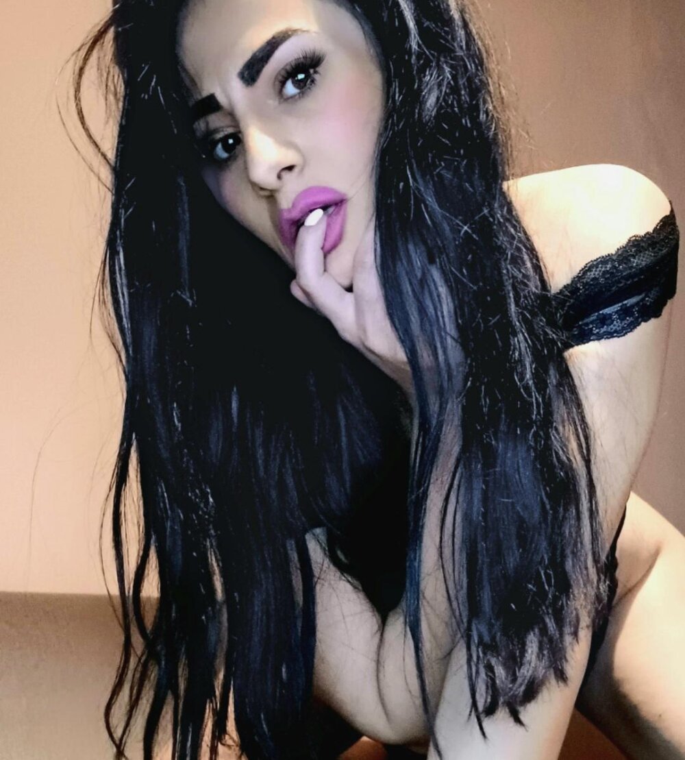 EveeRose live cam model at StripChat
