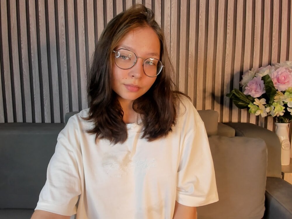 nuura_moore from stripchat