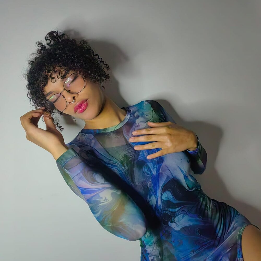 Miagates_tay profile
