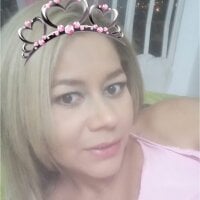 AnnyBoteroo's Offline Chat Room