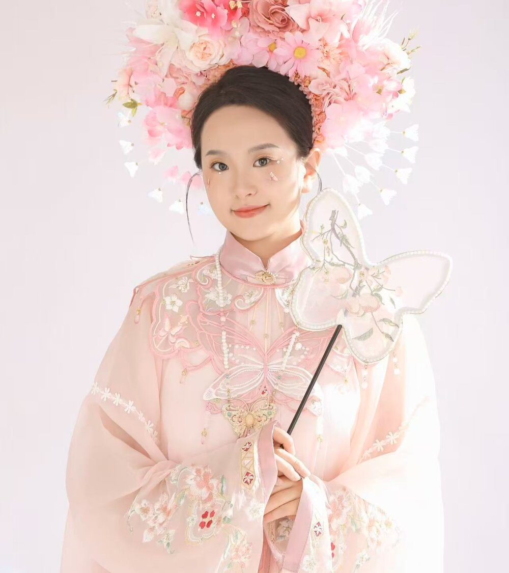 livesex.fan 520ning livesex profile in on-ur-lap cams