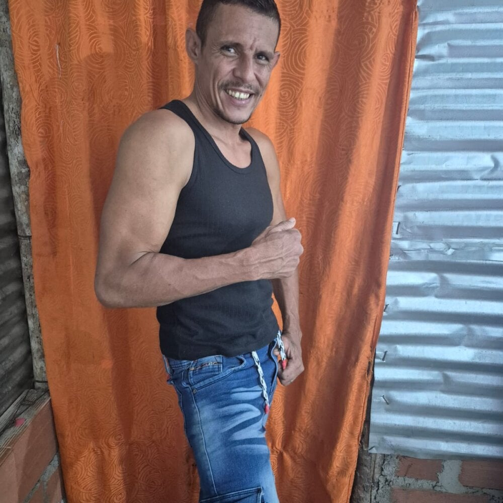 juanmaur22's Offline XXX Chat