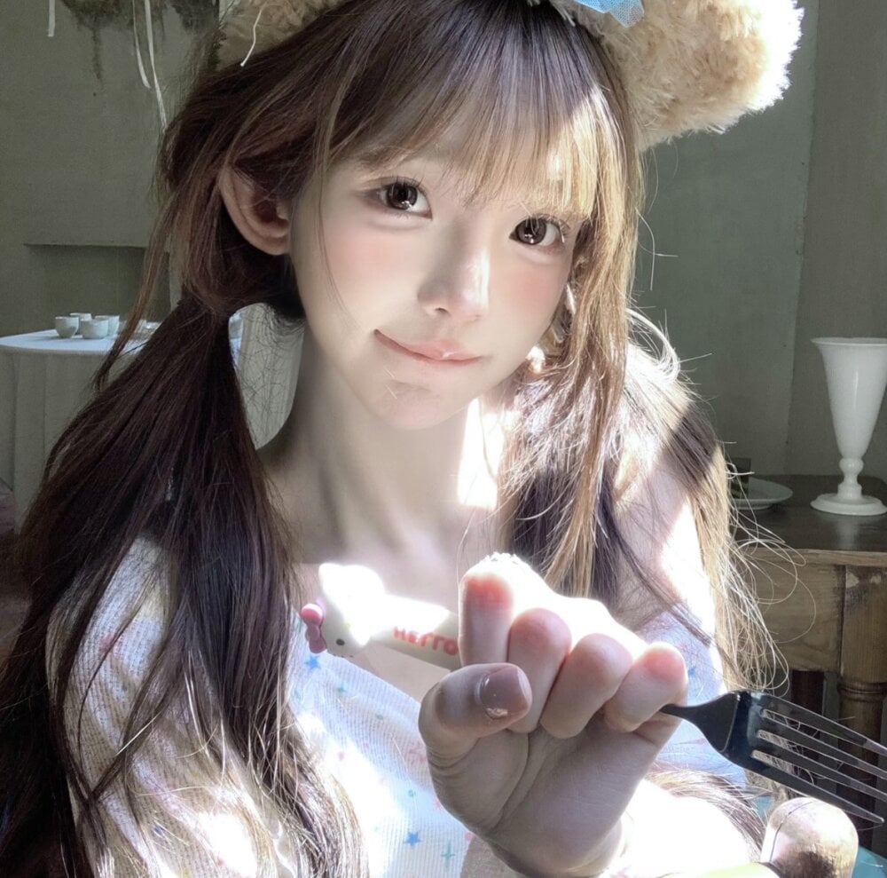 onaircams.com clover_zizi livesex profile in canada-dont-ask-where cams