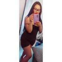 AnnieQueenx's Offline Chat Room