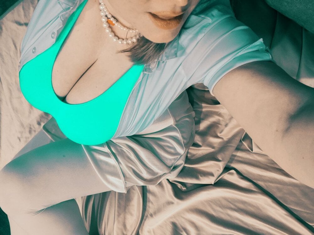 watchgirlcam.com -moon8erry- livesex profile in latviariga cams