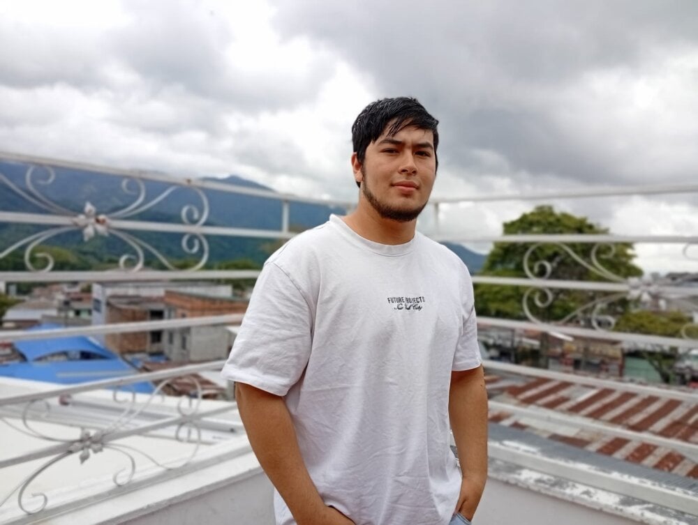 AlexJonnes' Offline XXX Chat