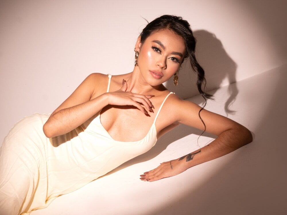 Live sex webcam photo for GigiLee_ #289956950