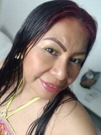 nataly_milf_'s Offline Chat Room