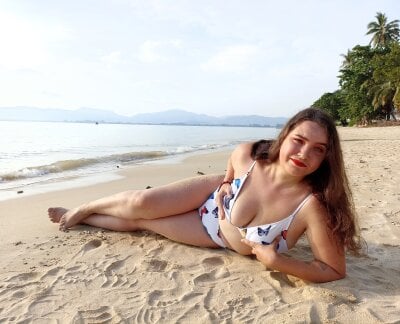 AmazingAllice - brunettes