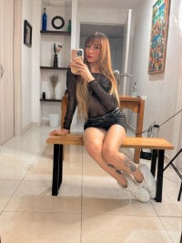 hellzel_moon's webcam live show