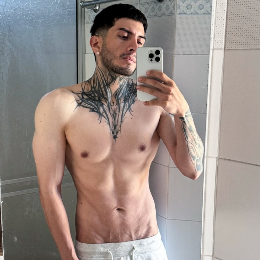 Alessandro_Sarantez's Offline XXX Chat
