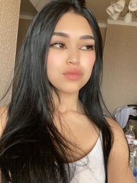 sassygirlmina's Offline Chat Room