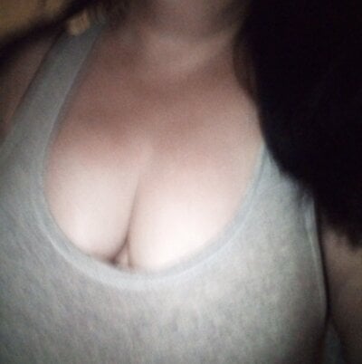 JuicyBellaaa on StripChat