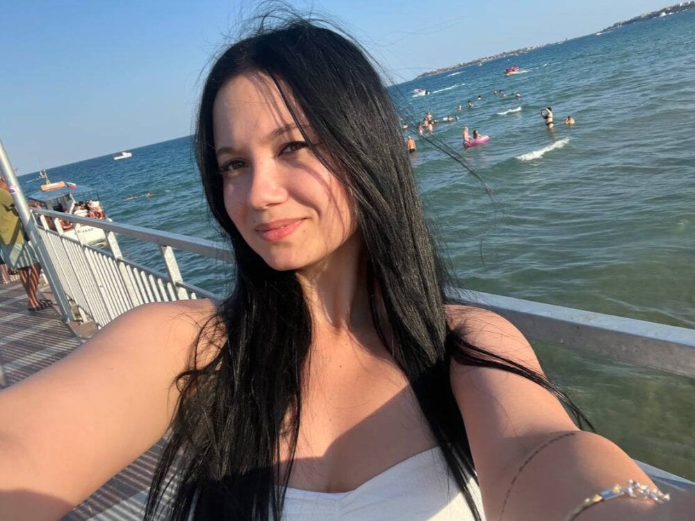 watchgirlcam.com abigailnova livesex profile in small-city-in-france cams