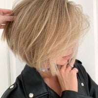 Nora_Love's Offline Chat Room