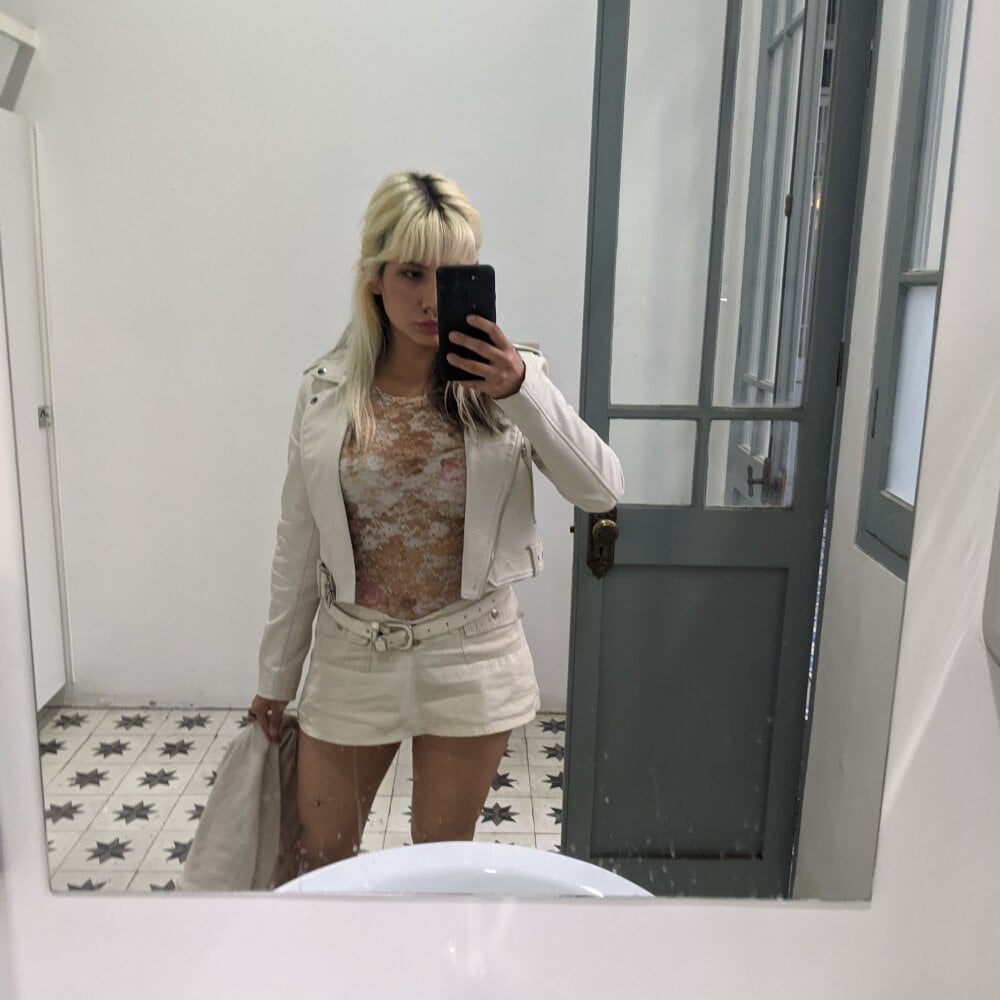 247camsex.com throatkittysub livesex profile in spanish cams