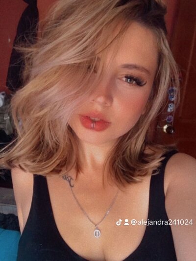 megan-bee from stripchat