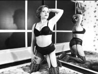 Poolcurvy_89's Offline Chat Room