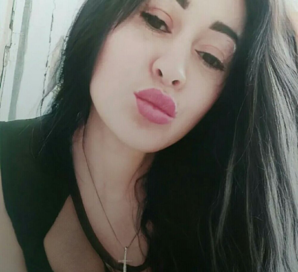 watchgirlcam.com carolinaafoxyyy livesex profile in 31-mile-away cams