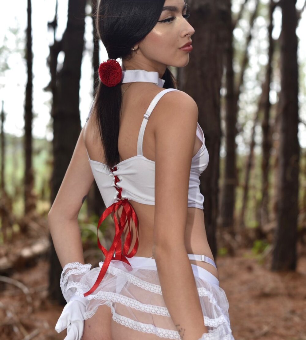 Lia__thompson profile