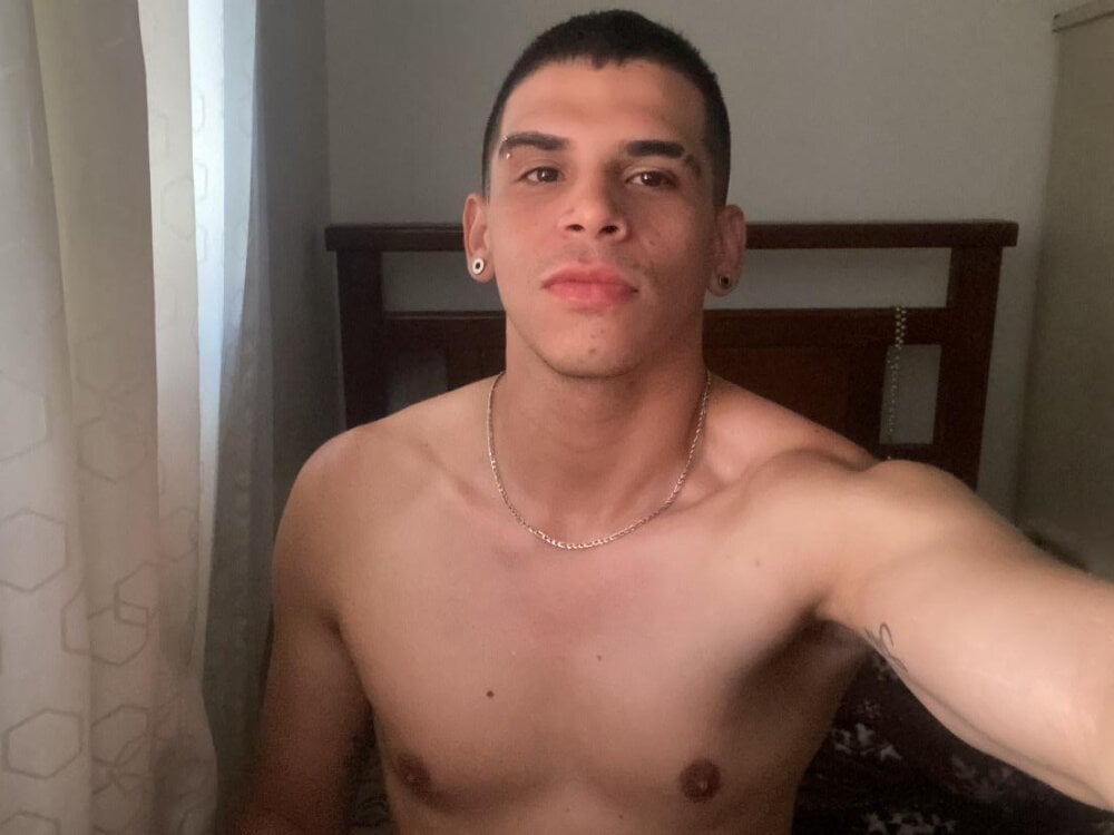 bryan_fierro from stripchat