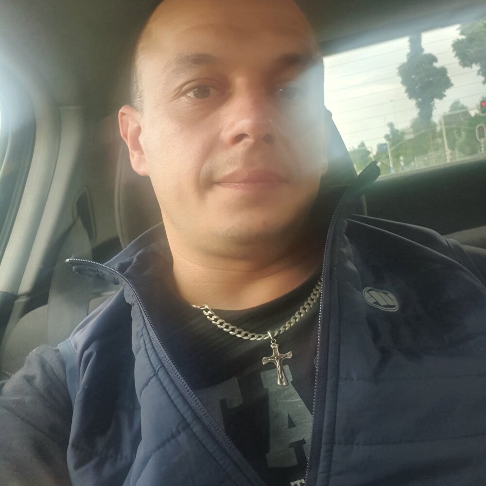 adiadi3131's Offline XXX Chat