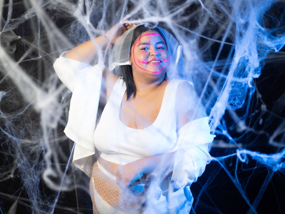 sexcams-joy.com lunaablaze livesex profile in latino cams