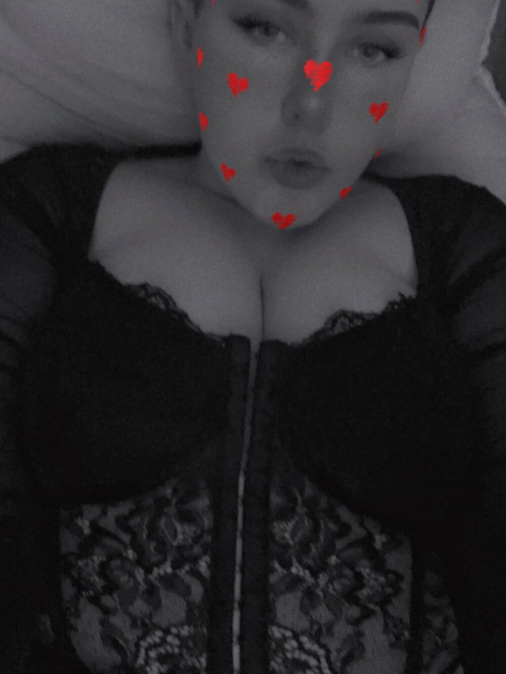 iluvcams.com pinkyboo20 livesex profile in in-the-witches-forest cams