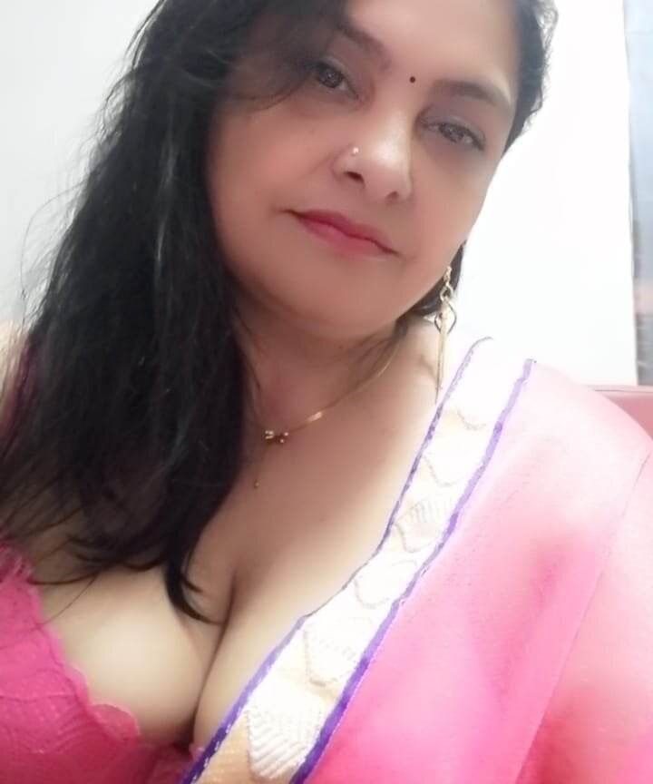 Indiansweetness77 live cam model at StripChat