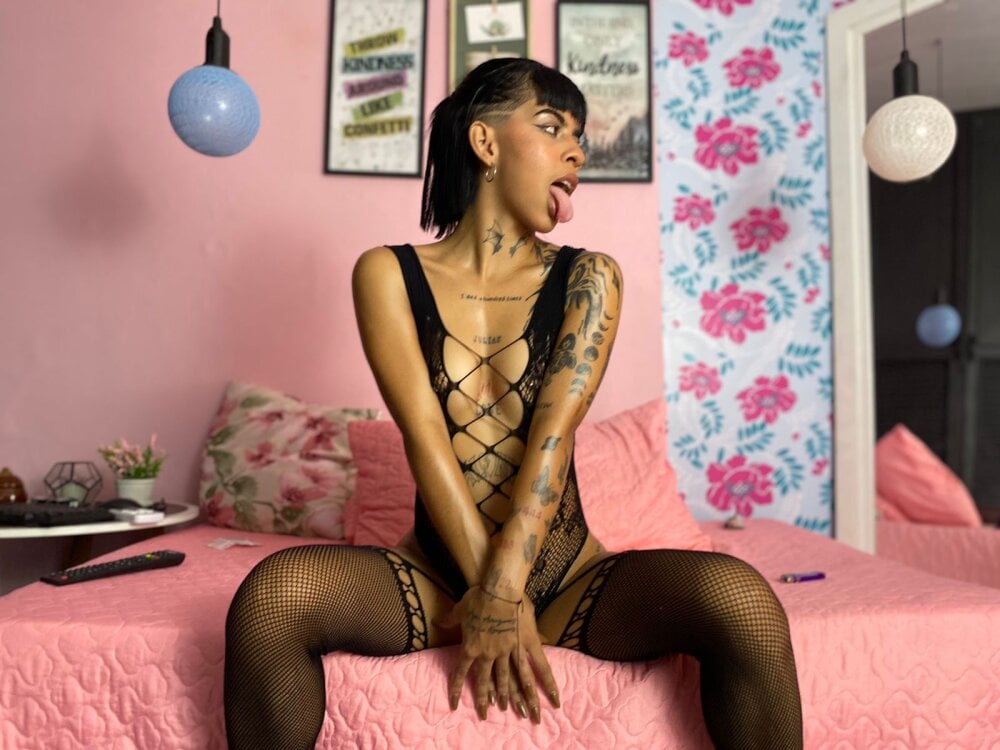 Emy_Harmony's Live XXX Chat