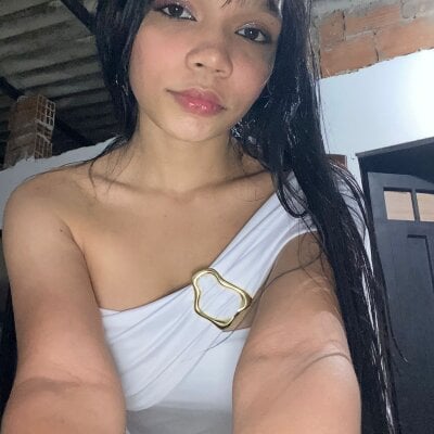 lucia83 on StripChat