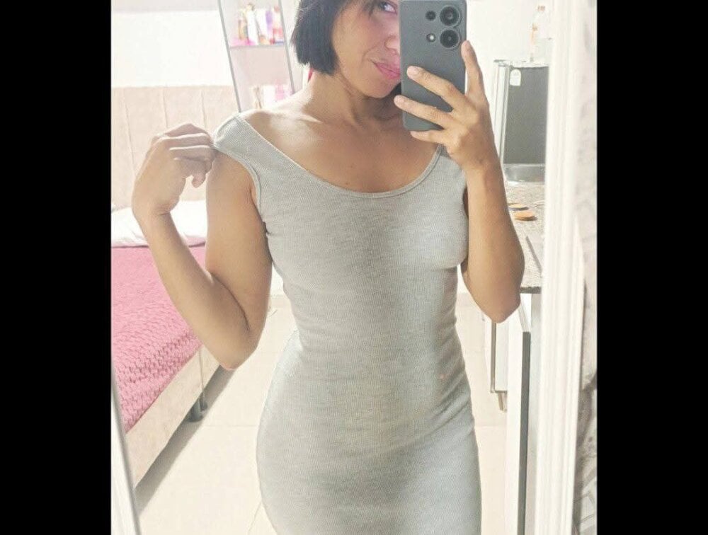 stripchat alexandra100gg webcam profile pic via grannylivesexcams.com